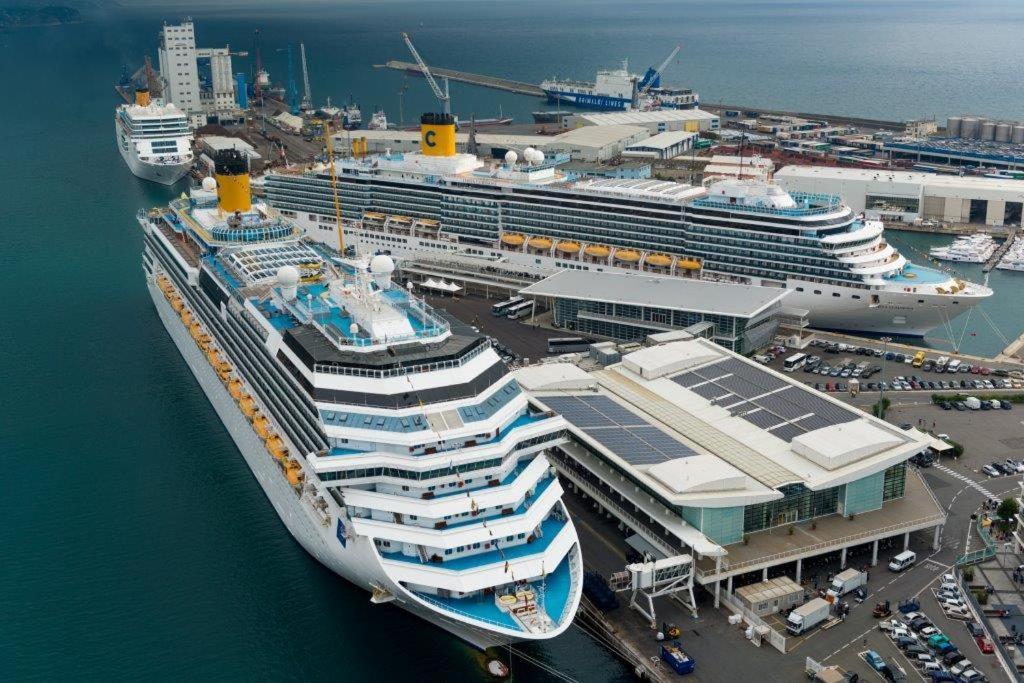 Savona Casa Per Vacanze E Lavoro Apartment Bagian luar foto