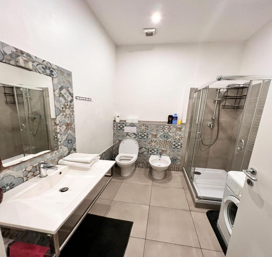 Savona Casa Per Vacanze E Lavoro Apartment Bagian luar foto